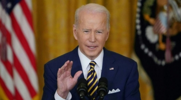 Biden: “Putin è un criminale di guerra”. Mosca: “Parole imperdonabili”