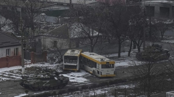 Mariupol, bombardato il teatro in cui si rifugiavano 500 civili