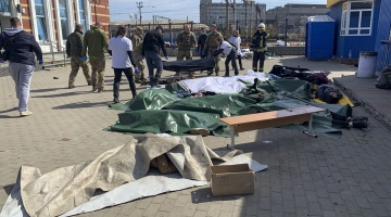 Ucraina, attacco russo sulla stazione di Kramatorsk: 35 morti e più di 100 feriti