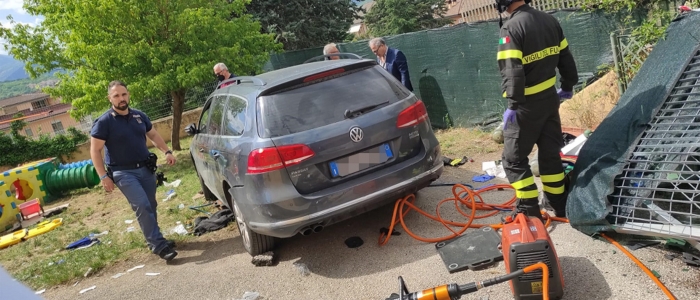 L’Aquila, auto entra nel cortile di un asilo. Muore bimbo di 4 anni