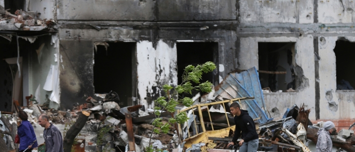 Mariupol, 200 cadaveri emergono dallo smantellamento di un edificio bombardato