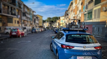 Napoli, due ragazze aggredite con l’acido per strada