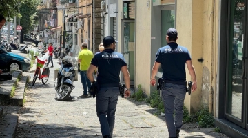 Napoli, il movente dell’aggressione con l’acido sarebbe un ragazzo conteso