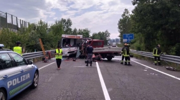 Alessandria, incidente mortale tra un camion e un furgone. 4 vittime