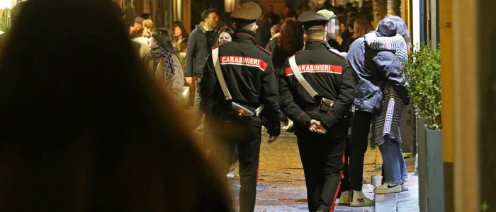 Napoli, adolescente accoltellato per un tentativo di rapina