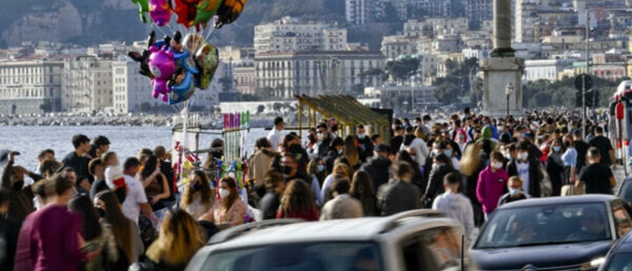 12 milioni di turisti a Napoli. Confesercenti: “I servizi non sono all’altezza”