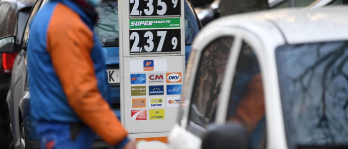 Caro carburanti, prezzi in aumento anche oggi