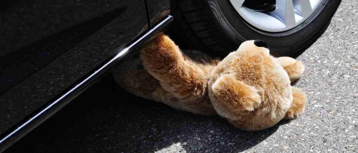 Messina, bimbo di due anni muore travolto dall’auto del padre