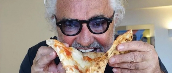 Briatore e il prezzo da capogiro della pizza: la risposta di Napoli