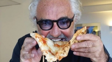 Briatore e il prezzo da capogiro della pizza: la risposta di Napoli