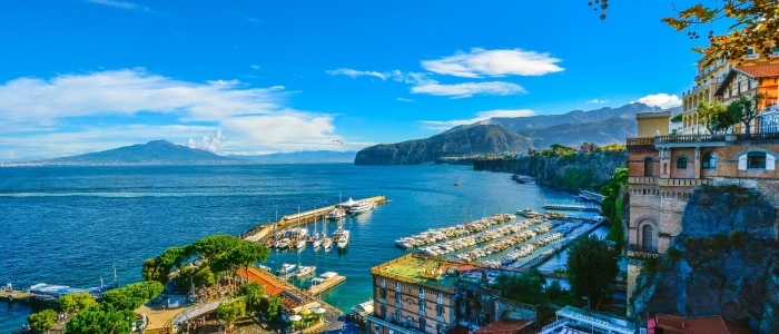 Sorrento, multe salate per chi circola a torso nudo o in costume da bagno