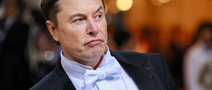 Elon Musk fa un passo indietro e rinuncia a Twitter