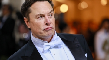 Elon Musk fa un passo indietro e rinuncia a Twitter