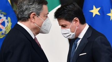 Crisi di governo, Mattarella respinge le dimissioni di Draghi: “Valutare la situazione in Parlamento”