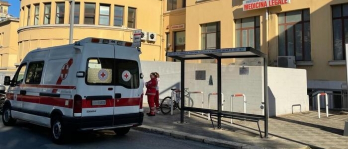 Bari, neomamma di 33 anni muore cadendo dalle scale