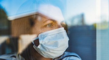 Covid, le nuove regole: quarantena breve e nessuna restrizione per gli asintomatici