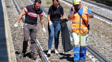 Riccione, due sorelle di 15 e 17 anni travolte e uccise dal treno