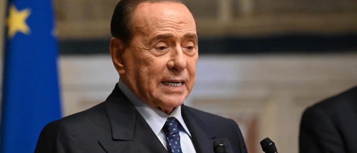 Elezioni, Berlusconi: “Il Reddito di cittadinanza deve essere rivisto”