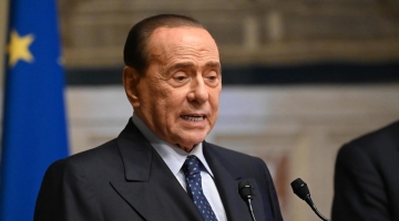 Elezioni, Berlusconi: “Il Reddito di cittadinanza deve essere rivisto”