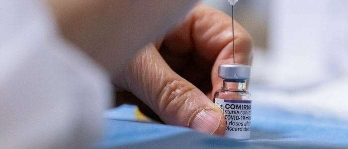 Vaccini aggiornati, via libera alla dose booster per gli over 60