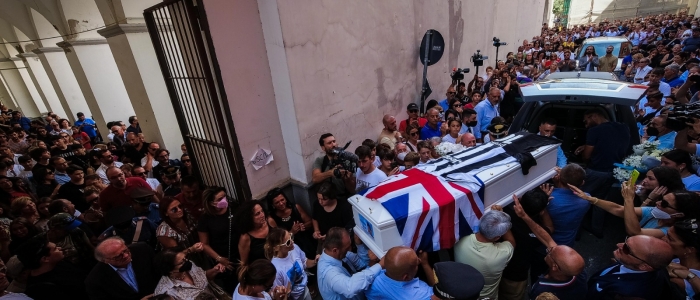 Napoli, questa mattina i funerali del piccolo Alessandro morto suicida a 13 anni