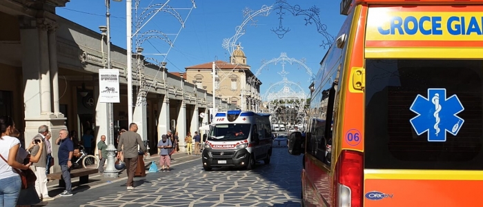 Chieti, uomo si scaglia con l’auto tra la folla. Due feriti