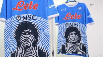 Napoli, negato l’utilizzo dell’immagine di Maradona sulle magliette