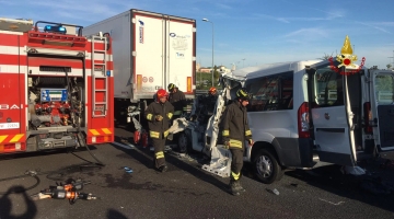 Incidente sulla A4: 6 morti tra cui 5 persone con sindrome di Down