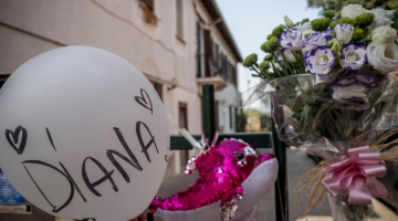 Bimba morta di stenti, nello stomaco frammenti del cuscino e del materassino della culla