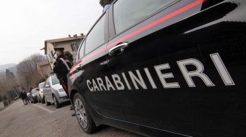 Arezzo, uomo uccide la madre di botte poi chiama la polizia