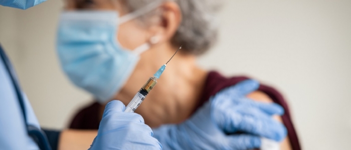 Vaccini, quinta dose disponibile per gli over 80