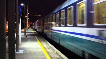 Novara, diciassettenne scappa dai carabinieri e muore sotto un treno