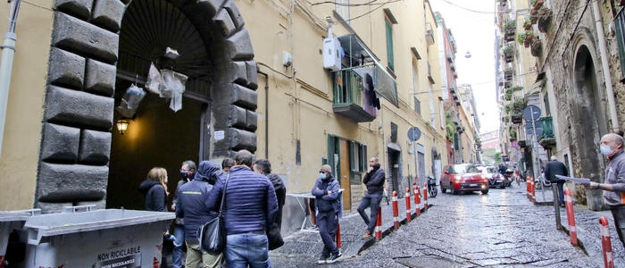 Napoli, sequestrati 16 appartamenti occupati abusivamente