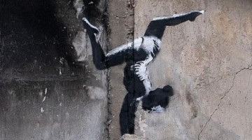 Banksy in Ucraina: arte tra le macerie