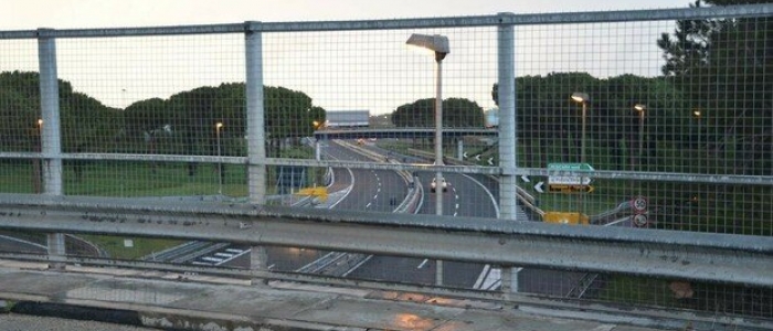 Salerno, uomo uccide la moglie poi si impicca sul cavalcavia