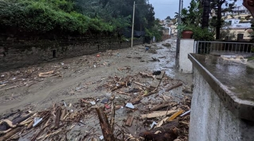 Ischia, frana per il maltempo. Vittime e dispersi a Casamicciola