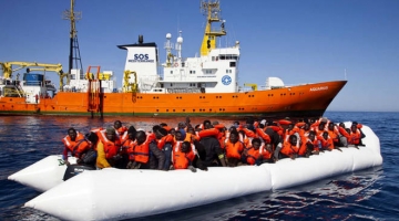 Migranti, sbarcano in Italia altre tre navi Ong