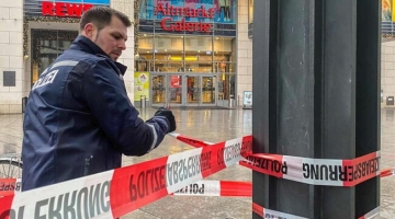 Dresda, uomo barricato al centro commerciale. Ostaggi e una vittima