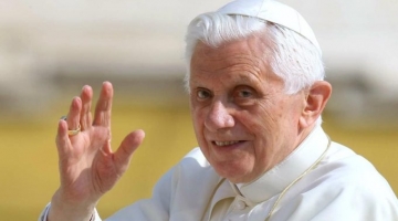 Benedetto XVI, le condizioni del papa emerito restano gravi