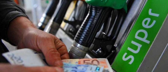 Caro carburanti, Pichetto Fratin: “Sopra i 2 euro è speculazione”