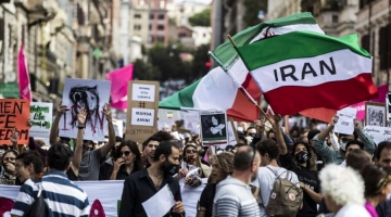 Iran, nuove proteste e altri condannati a morte