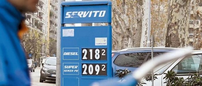 Caro benzina. Nessuna riduzione accise ma trasparenza dei prezzi