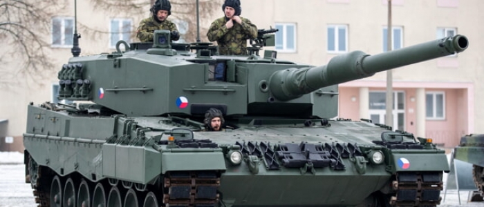 Nuovi tank tedeschi in Ucraina. Mosca: “Rischio di disastro globale”