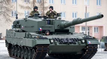Nuovi tank tedeschi in Ucraina. Mosca: “Rischio di disastro globale”