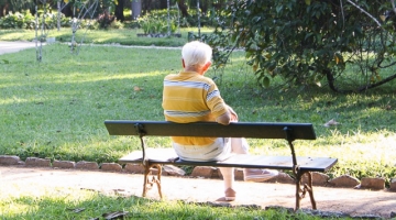 Inflazione in Italia, le pensioni dei nonni salvano il bilancio familiare