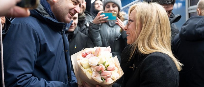 Giorgia Meloni in visita a Kiev e Bucha: “Era doveroso essere qui”