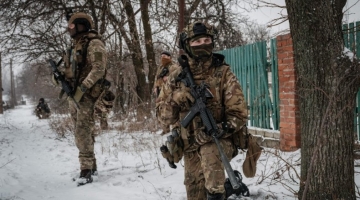 Ucraina, Bakhmut sotto assedio. Combattimenti anche in strada