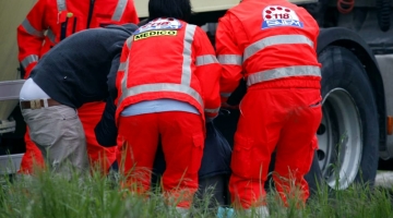 Napoli, operaio muore schiacciato da una trave di ferro