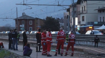 Valtellina, sfida in stazione tra ragazzi finisce in tragedia. Due morti