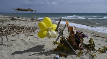 Naufragio di Cutro, trovati altri 5 corpi tra cui quelli di 3 bambini